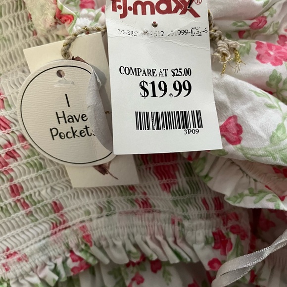 Jessica Simpson Floral Smocked Top Dress - Size LARGE NWT - Picture 3 of 3